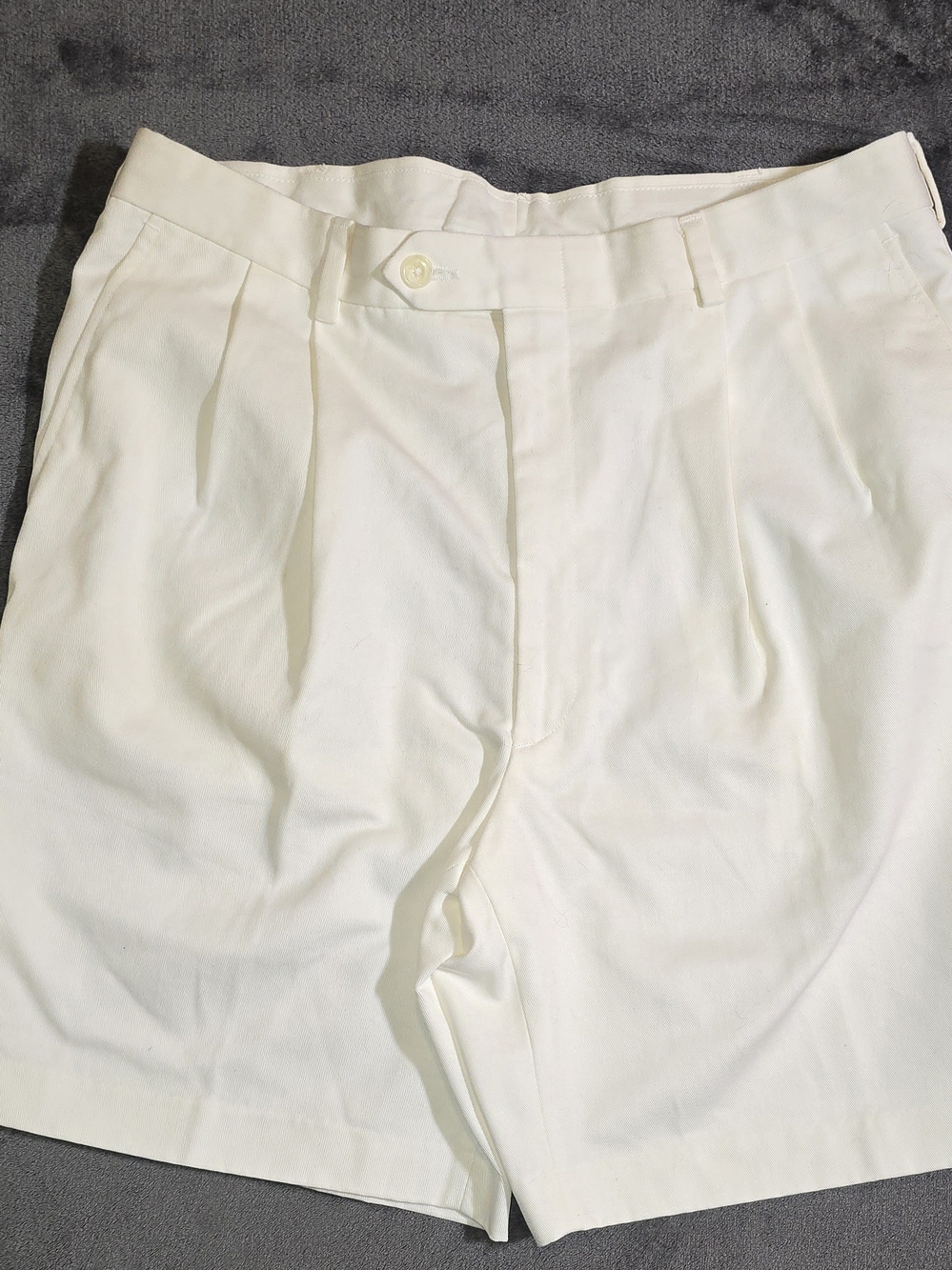 Berle for R. Bryant Ltd Williamsburg VA White Pleated Cotton Shorts Size 35 R